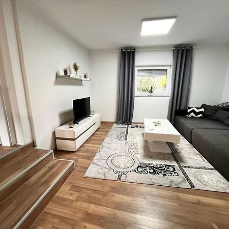 Ab Apartment Moderne Zweizimmerwohnung Villach Esterno foto